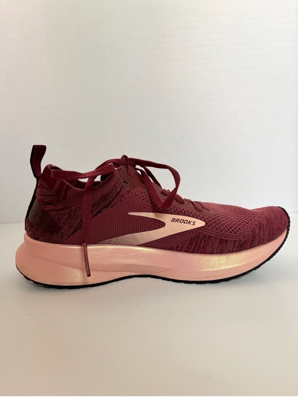 Brooks Road Running Sneakers Levitate 4 Shoes Cushioned Trainers Pink Red Size 6 - Picture 11 of 16